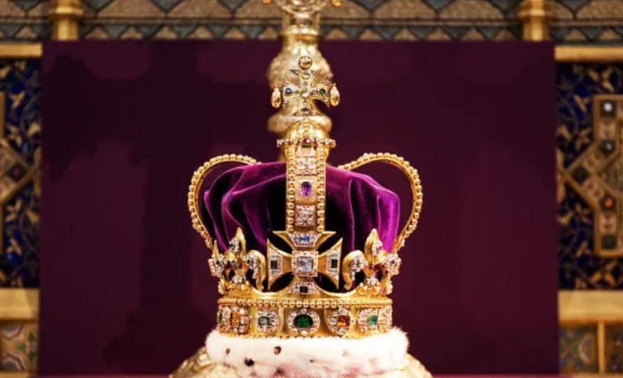 Короната на Св Едуард ще бъде поправена така че нейният